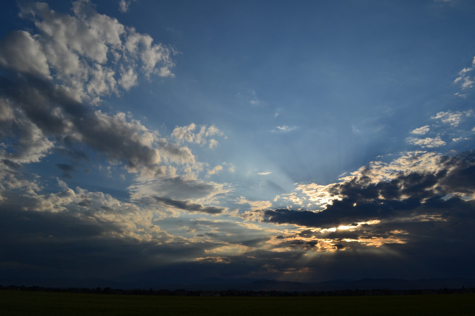 Crepuscular Rays before the Sunset 3